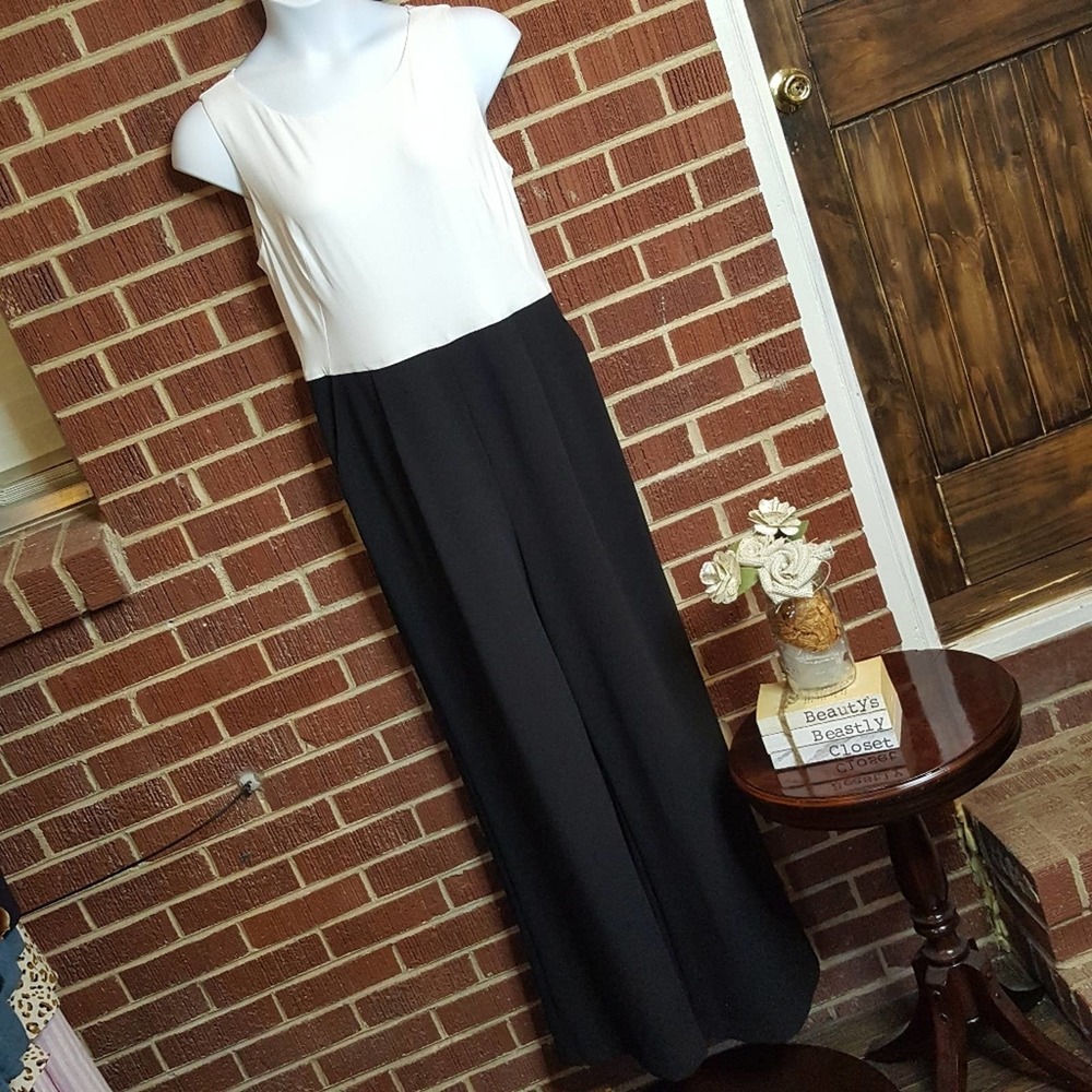 Calvin Klein Sleeveless Pleated Round Neck Jumpsuit Pockets Black White 8 NWT